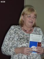 Проф. Е.Комаровска проводит презентацию польско-немецкого словаря библеизмов 
