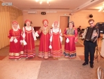 Участников симпозиума поздравляет Уральский народный хор 